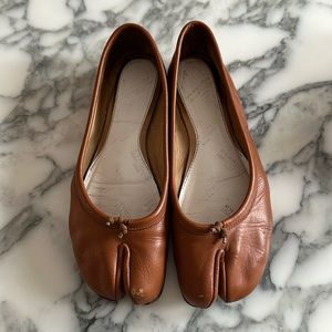 Maison Margiela Tabi Flats in Tan size EU 35